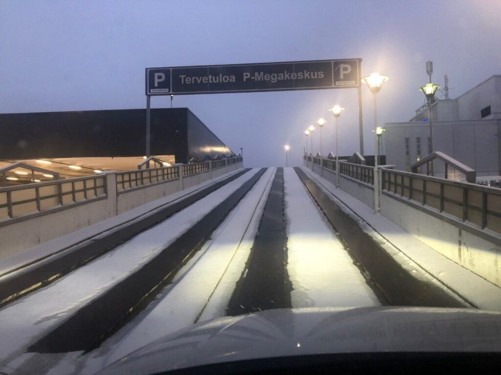 Parkkihallien sulanapito